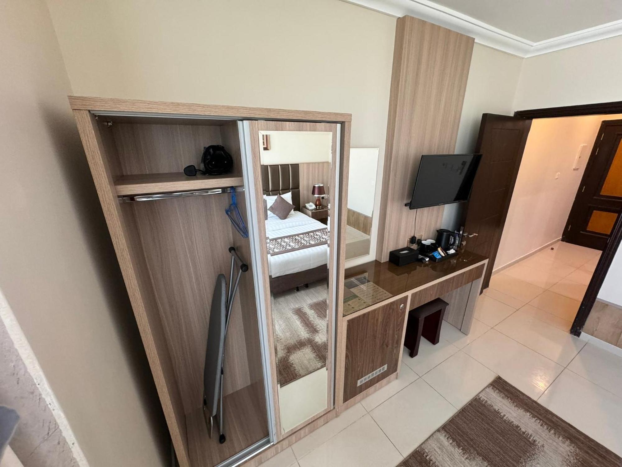 Primotel Suites As Salamah Джеда Екстериор снимка